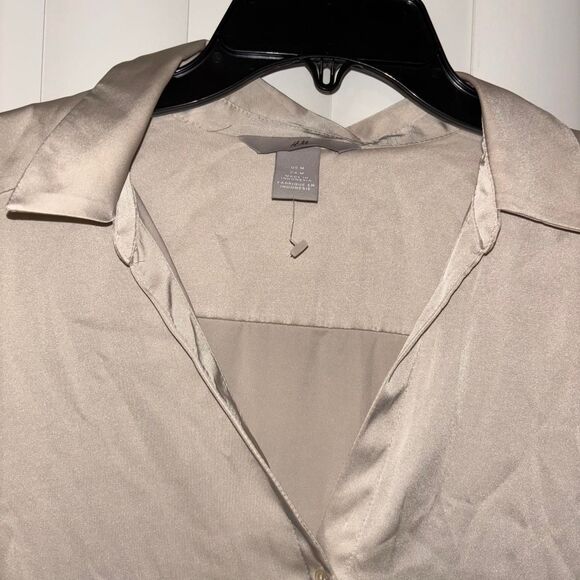 Women's Cream and Tan Blouse - Picture 2 of 4